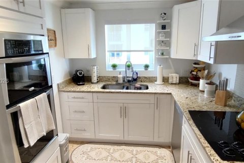 Condominio en alquiler en Miami, Florida, 2 dormitorios, 87.51 m2 № 2046623 - foto 5