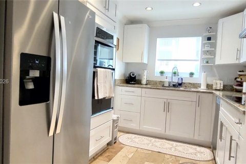 Condominio en alquiler en Miami, Florida, 2 dormitorios, 87.51 m2 № 2046623 - foto 7