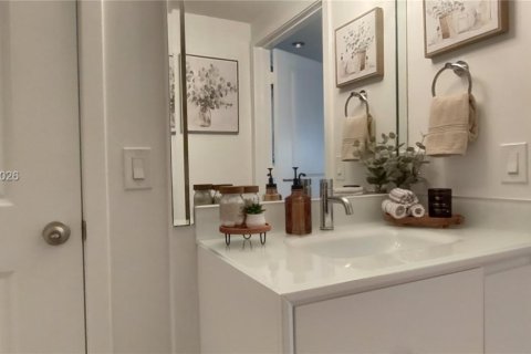 Condominio en alquiler en Miami, Florida, 2 dormitorios, 87.51 m2 № 2046623 - foto 15