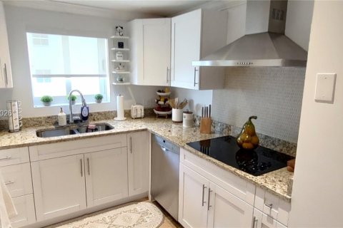 Condominio en alquiler en Miami, Florida, 2 dormitorios, 87.51 m2 № 2046623 - foto 6