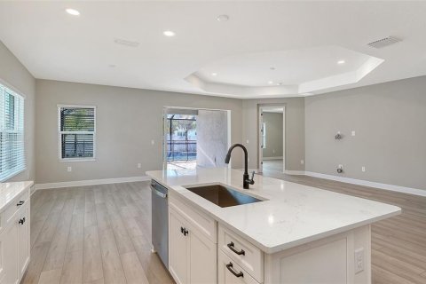 House in Sarasota, Florida 3 bedrooms, 216.65 sq.m. № 2393706 - photo 17
