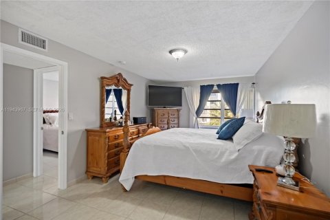 Condominio en venta en Hialeah, Florida, 2 dormitorios, 104.61 m2 № 2001471 - foto 20