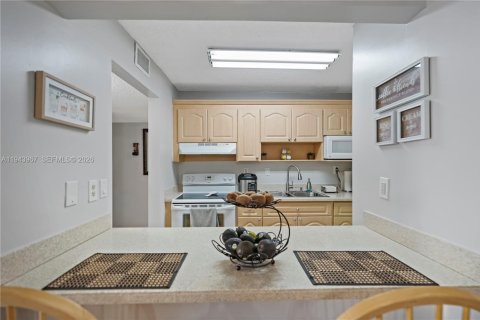Condominio en venta en Hialeah, Florida, 2 dormitorios, 104.61 m2 № 2001471 - foto 9