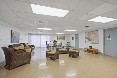 Condominio en venta en Hialeah, Florida, 2 dormitorios, 104.61 m2 № 2001471 - foto 27
