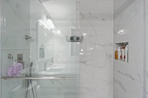 Condominio en venta en Hialeah, Florida, 2 dormitorios, 104.61 m2 № 2001471 - foto 22