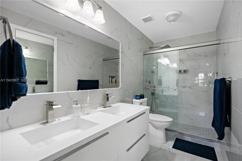 Condominio en venta en Hialeah, Florida, 2 dormitorios, 104.61 m2 № 2001471 - foto 21