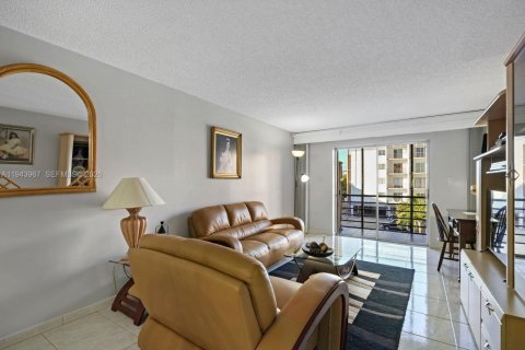 Condominio en Hialeah, Florida, 2 dormitorios  № 2001471