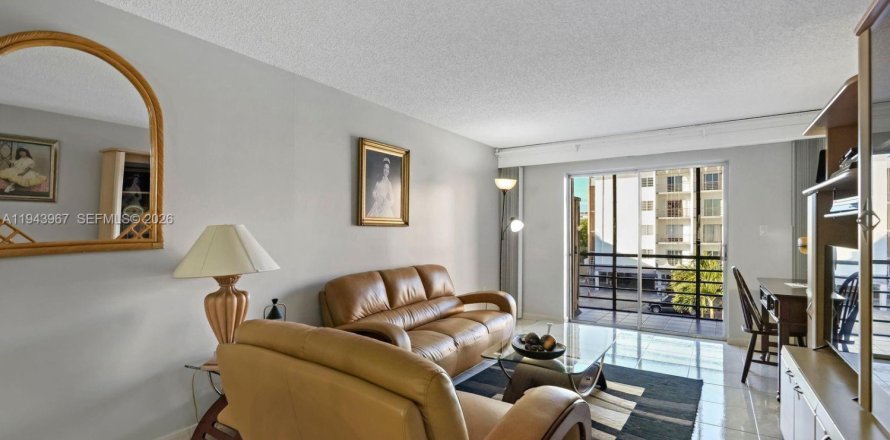 Condominio en Hialeah, Florida, 2 dormitorios  № 2001471