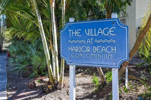 Condo in Fort Lauderdale, Florida, 1 bedroom № 2146689 - photo 12