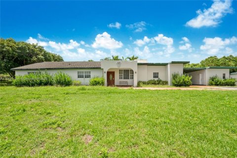 House in Cutler Bay, Florida 3 bedrooms, 158.77 sq.m. № 1845860 - photo 6