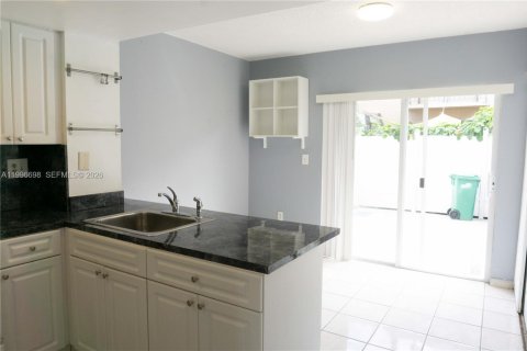 Condominio en alquiler en Miami, Florida, 2 dormitorios, 76.92 m2 № 2058515 - foto 8