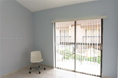 Condominio en alquiler en Miami, Florida, 2 dormitorios, 76.92 m2 № 2058515 - foto 15