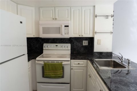 Condominio en alquiler en Miami, Florida, 2 dormitorios, 76.92 m2 № 2058515 - foto 7