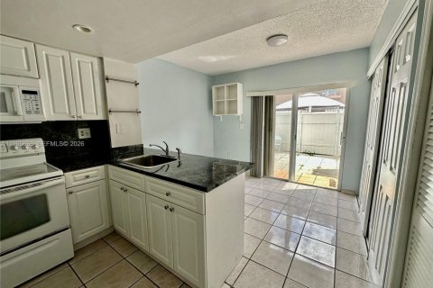 Condominio en alquiler en Miami, Florida, 2 dormitorios, 76.92 m2 № 2058515 - foto 6