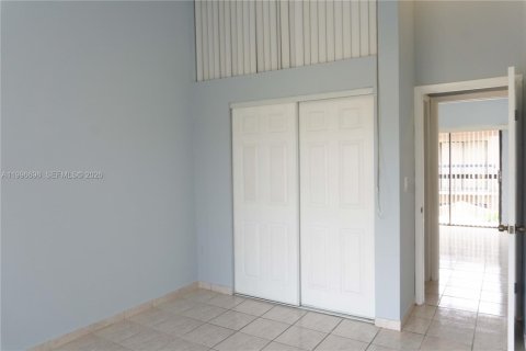 Condominio en alquiler en Miami, Florida, 2 dormitorios, 76.92 m2 № 2058515 - foto 12