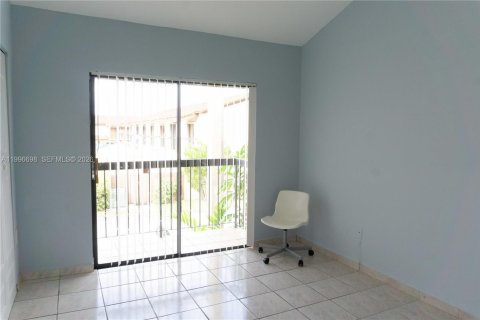 Condominio en alquiler en Miami, Florida, 2 dormitorios, 76.92 m2 № 2058515 - foto 13