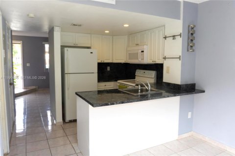 Condominio en alquiler en Miami, Florida, 2 dormitorios, 76.92 m2 № 2058515 - foto 5