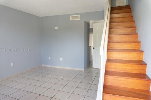 Condominio en alquiler en Miami, Florida, 2 dormitorios, 76.92 m2 № 2058515 - foto 10