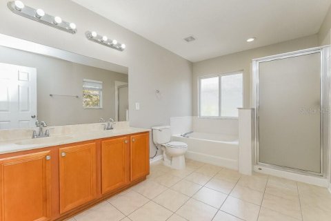 Villa ou maison à louer à Land O' Lakes, Floride: 4 chambres, 230.21 m2 № 1918115 - photo 12