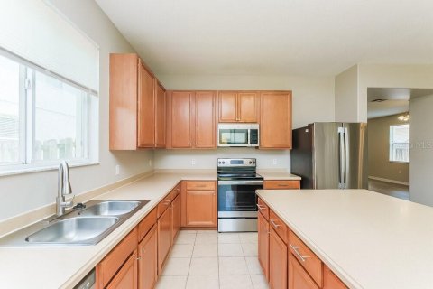 Villa ou maison à louer à Land O' Lakes, Floride: 4 chambres, 230.21 m2 № 1918115 - photo 6