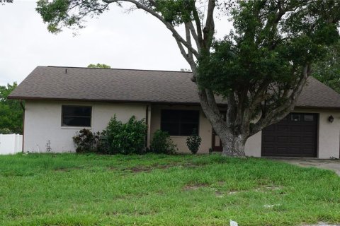 House in Spring Hill, Florida 2 bedrooms, 110.74 sq.m. № 2259309
