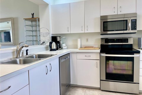Condo in South Pasadena, Florida, 2 bedrooms  № 1759772 - photo 12