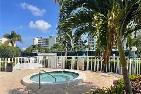 Condo in South Pasadena, Florida, 2 bedrooms  № 1759772 - photo 25