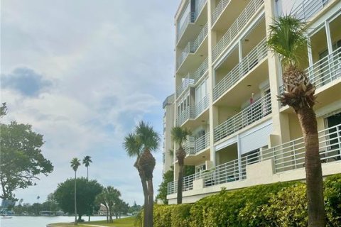 Condo in South Pasadena, Florida, 2 bedrooms  № 1759772 - photo 29