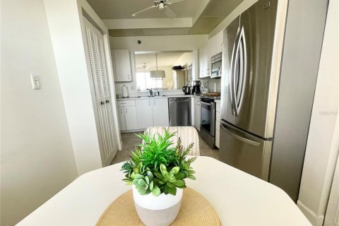 Condo in South Pasadena, Florida, 2 bedrooms  № 1759772 - photo 13