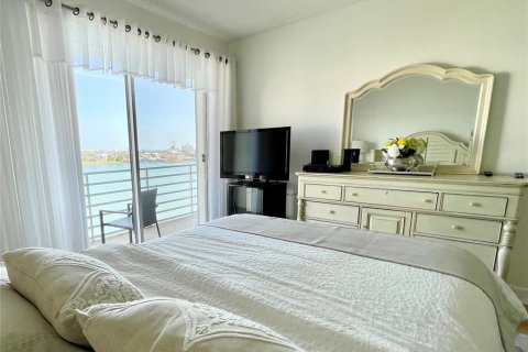 Condo in South Pasadena, Florida, 2 bedrooms  № 1759772 - photo 8