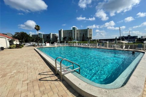 Condo in South Pasadena, Florida, 2 bedrooms  № 1759772 - photo 22