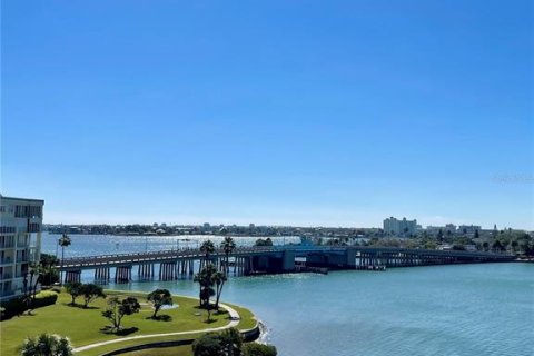 Condo in South Pasadena, Florida, 2 bedrooms  № 1759772 - photo 7