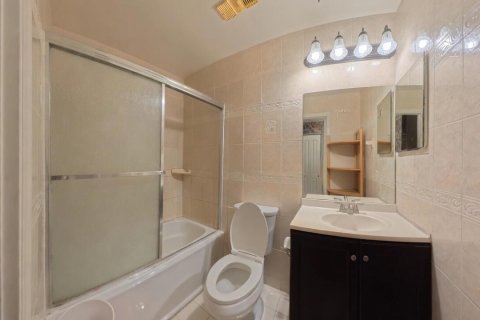 Condo in Delray Beach, Florida, 2 bedrooms  № 2252582 - photo 19