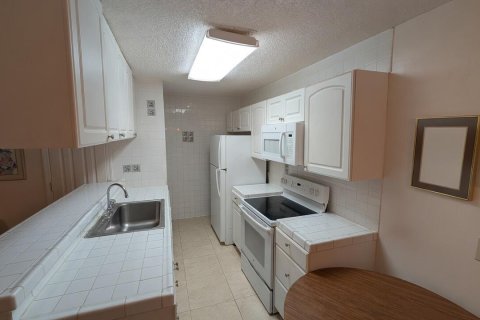 Condo in Delray Beach, Florida, 2 bedrooms  № 2252582 - photo 9