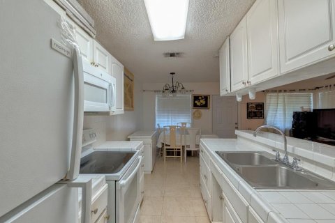 Condo in Delray Beach, Florida, 2 bedrooms  № 2252582 - photo 10