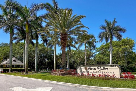 House in Boca Raton, Florida 4 bedrooms, 260.41 sq.m. № 1103406 - photo 1