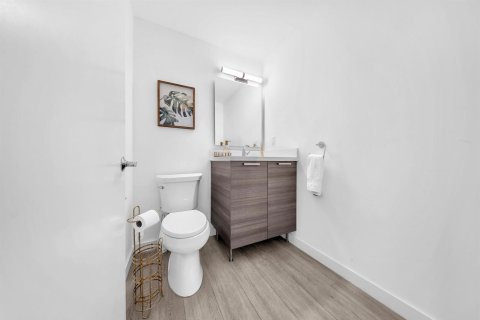 Condo in Deerfield Beach, Florida, 3 bedrooms № 2249476 - photo 7
