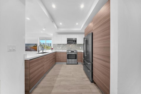 Condo in Deerfield Beach, Florida, 3 bedrooms № 2249476 - photo 8