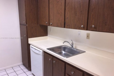 Copropriété à louer à Miami, Floride: 2 chambres, 88.72 m2 № 1966828 - photo 10