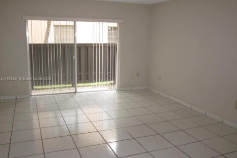 Copropriété à louer à Miami, Floride: 2 chambres, 88.72 m2 № 1966828 - photo 5