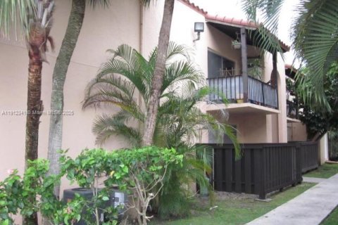 Copropriété à louer à Miami, Floride: 2 chambres, 88.72 m2 № 1966828 - photo 1