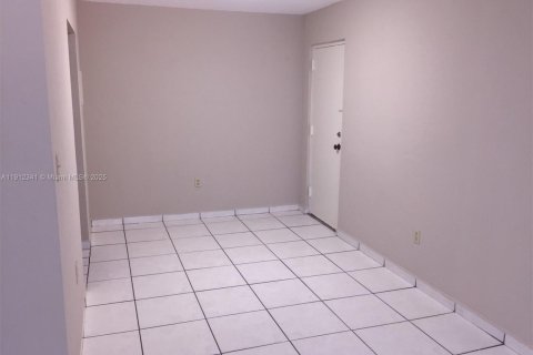 Copropriété à louer à Miami, Floride: 2 chambres, 88.72 m2 № 1966828 - photo 14