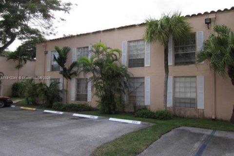 Copropriété à louer à Miami, Floride: 2 chambres, 88.72 m2 № 1966828 - photo 2