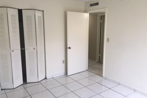 Copropriété à louer à Miami, Floride: 2 chambres, 88.72 m2 № 1966828 - photo 7