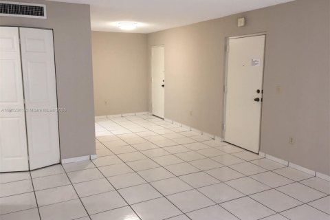 Copropriété à louer à Miami, Floride: 2 chambres, 88.72 m2 № 1966828 - photo 3