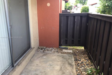 Copropriété à louer à Miami, Floride: 2 chambres, 88.72 m2 № 1966828 - photo 15