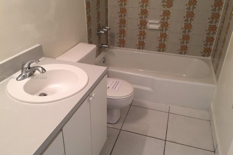 Copropriété à louer à Miami, Floride: 2 chambres, 88.72 m2 № 1966828 - photo 13