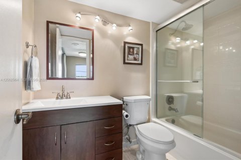 Condominio en venta en Pembroke Pines, Florida, 2 dormitorios, 108.7 m2 № 2170387 - foto 12