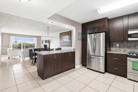 Condominio en venta en Pembroke Pines, Florida, 2 dormitorios, 108.7 m2 № 2170387 - foto 5