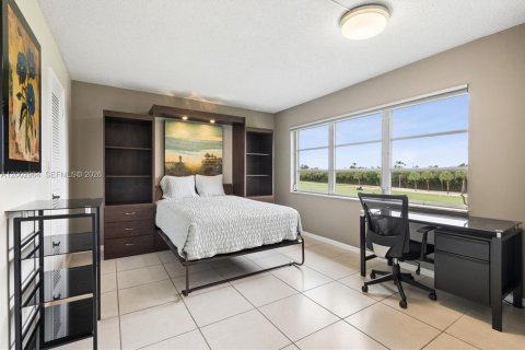 Condominio en venta en Pembroke Pines, Florida, 2 dormitorios, 108.7 m2 № 2170387 - foto 11